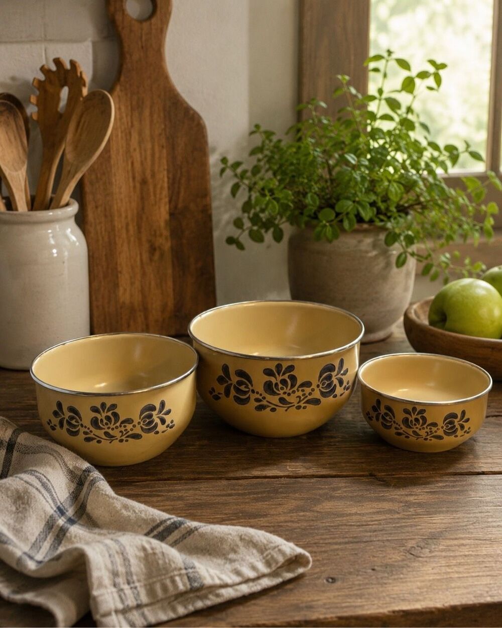 Vtg Pfaltzgraff Folk Art Nesting Bowl Mixing Enamel Metal Set Of 3
